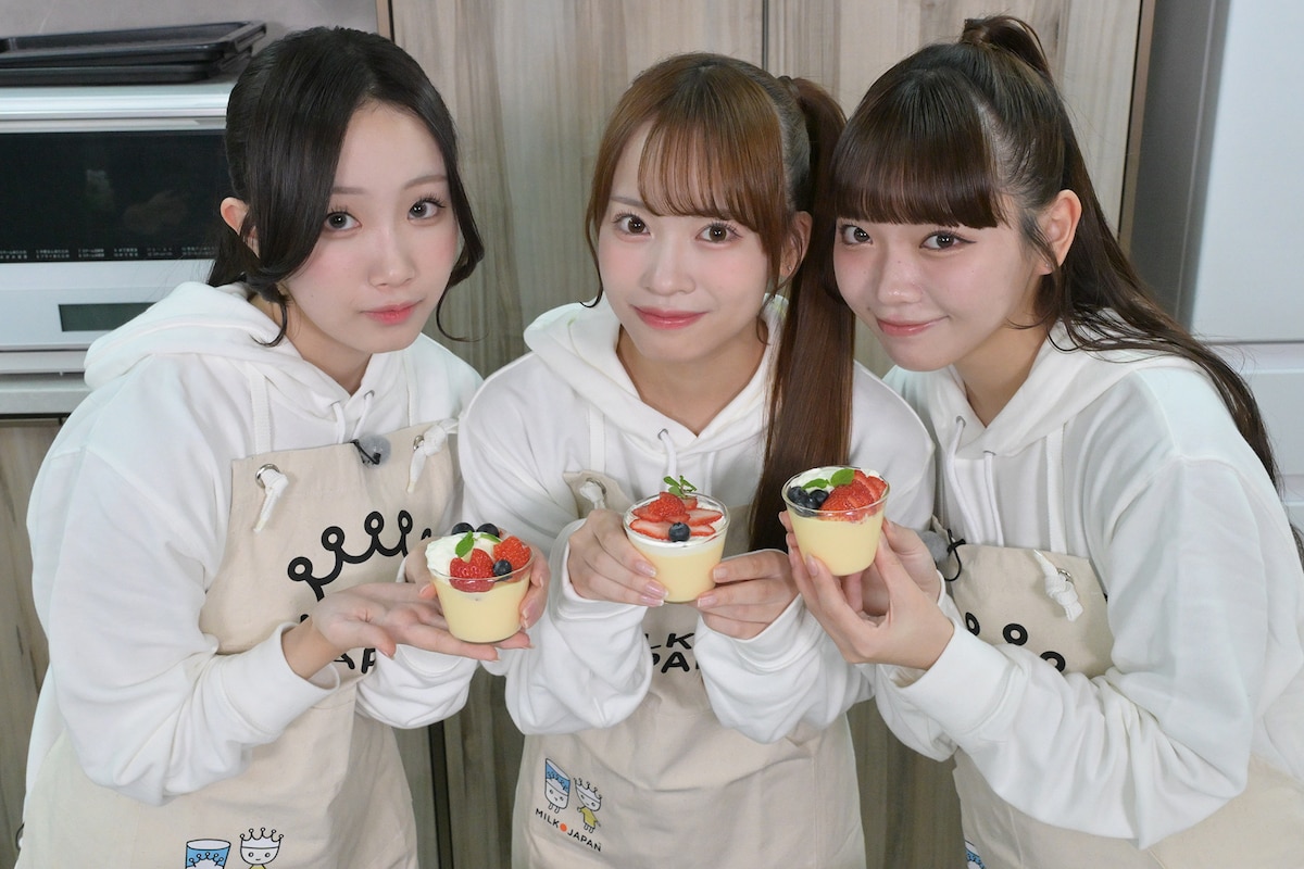 プリンを完成させた葉月紗蘭、日向端ひな、籾山ひめり。