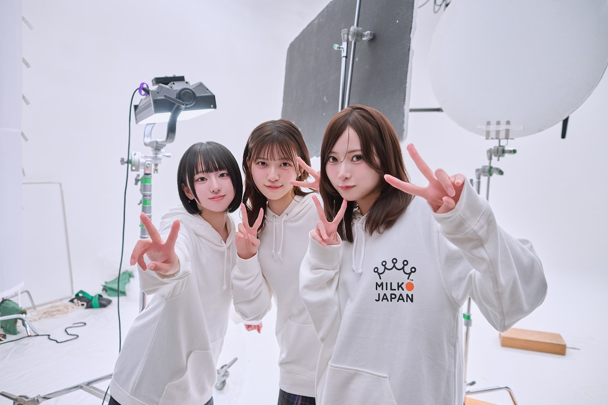 左から涼海すう、星谷美来、橋本桃呼。