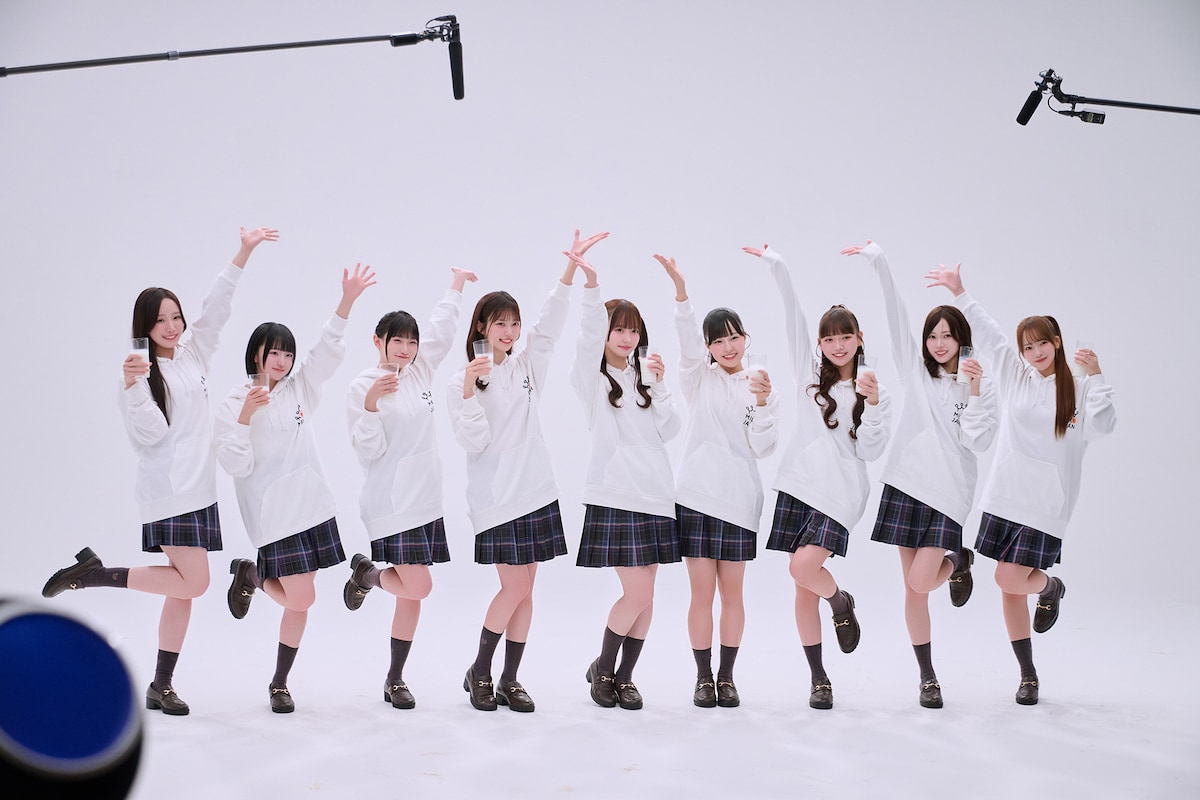 「牛乳を飲んで、酪農応援！」と声をそろえる高嶺のなでしこ。