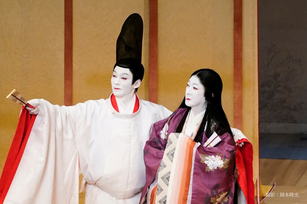 シネマ歌舞伎「源氏物語 六条御息所の巻」より。左から市川染五郎（光源氏）と坂東玉三郎（六条御息所）。