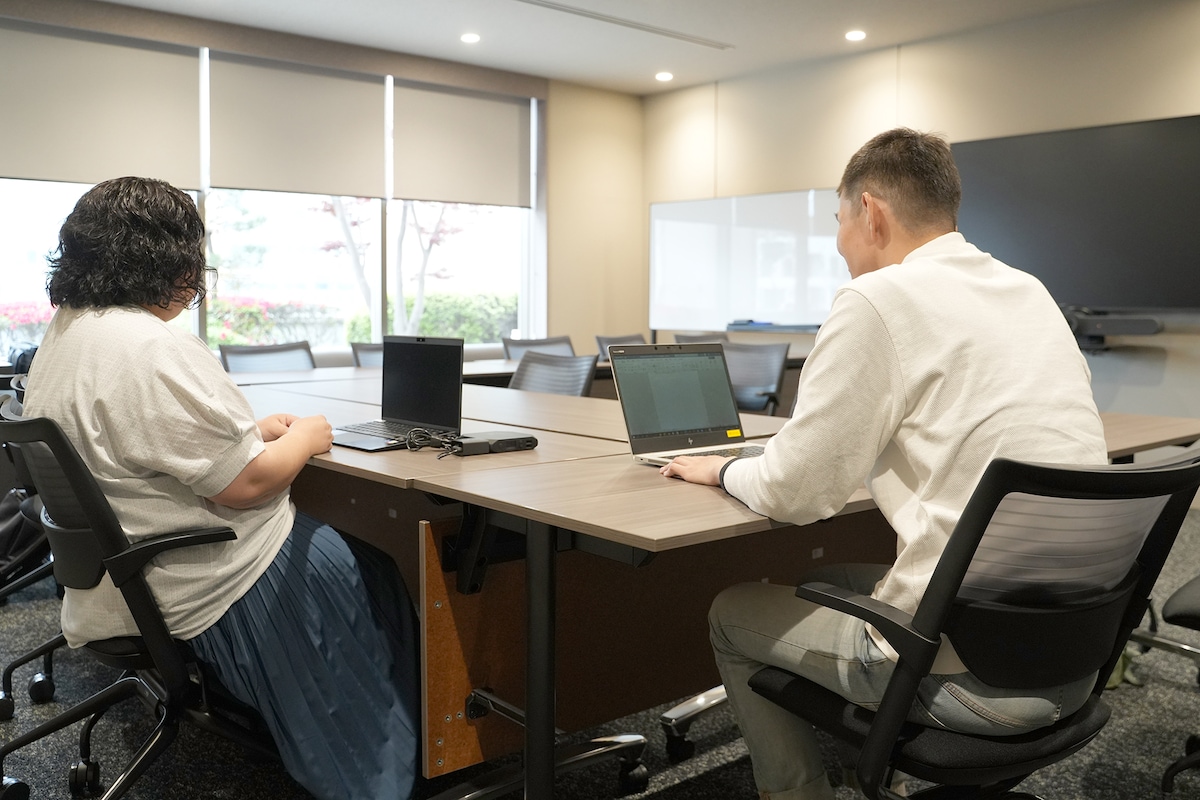 左から河上美登里氏、山川潔氏。