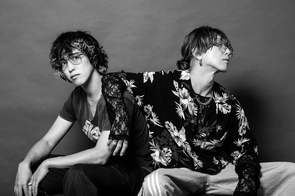 左から武井優心（Czecho No Republic）、渋谷龍太（SUPER BEAVER）。