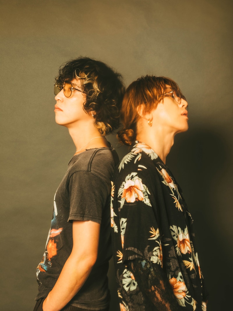 左から武井優心（Czecho No Republic）、渋谷龍太（SUPER BEAVER）。