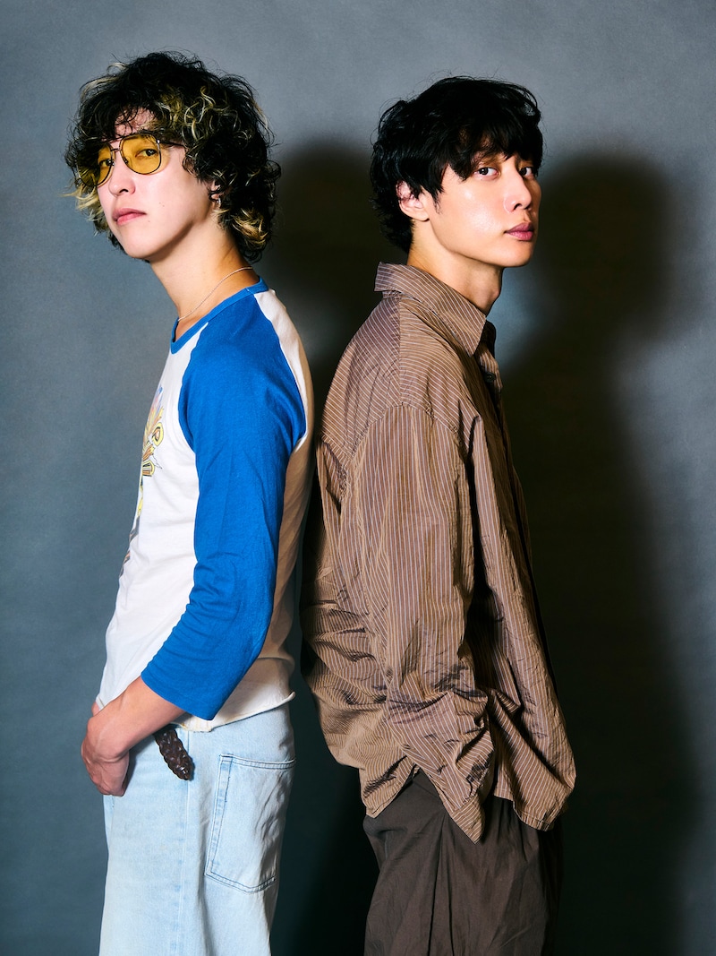 左から武井優心（Czecho No Republic）、牧達弥（go!go!vanillas）。