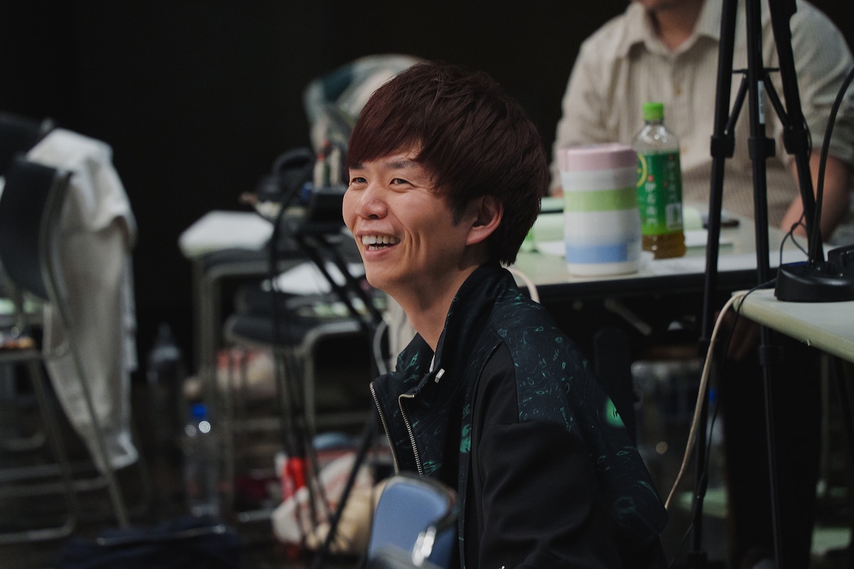 「アンサンブルデイズ―彼らにも名前はある―」稽古中の杉原邦生。