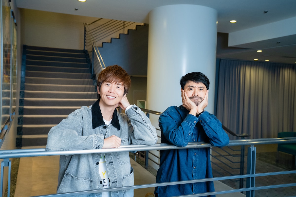 左から杉原邦生、ノゾエ征爾。