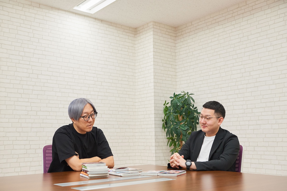 左から新福恭平氏、稲垣一真氏。