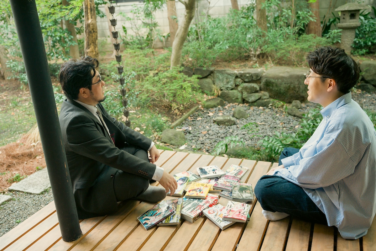 左から井上淳哉、西川有正編集長。