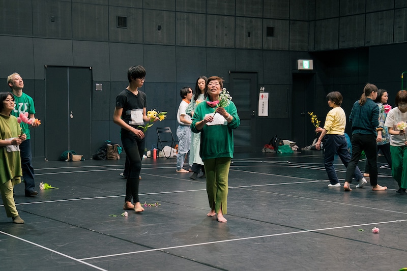 島崎麻美のワークの様子。