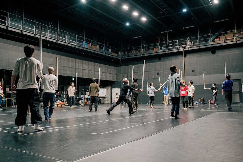 目黒陽介の筒を使ったワークの様子。