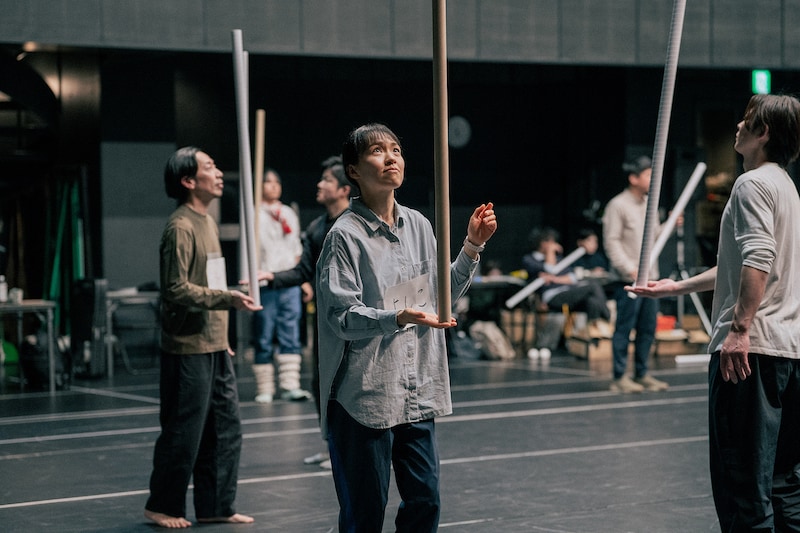 目黒陽介の筒を使ったワークの様子。