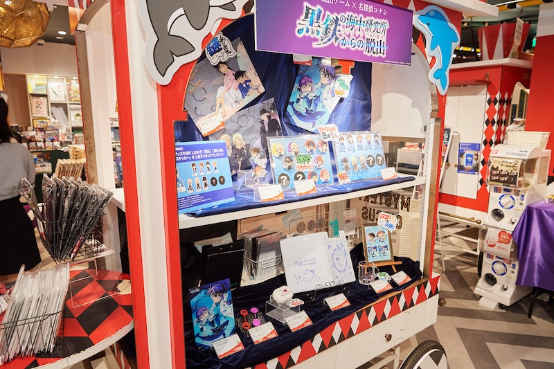 東京ミステリーサーカス内グッズ売り場の様子。