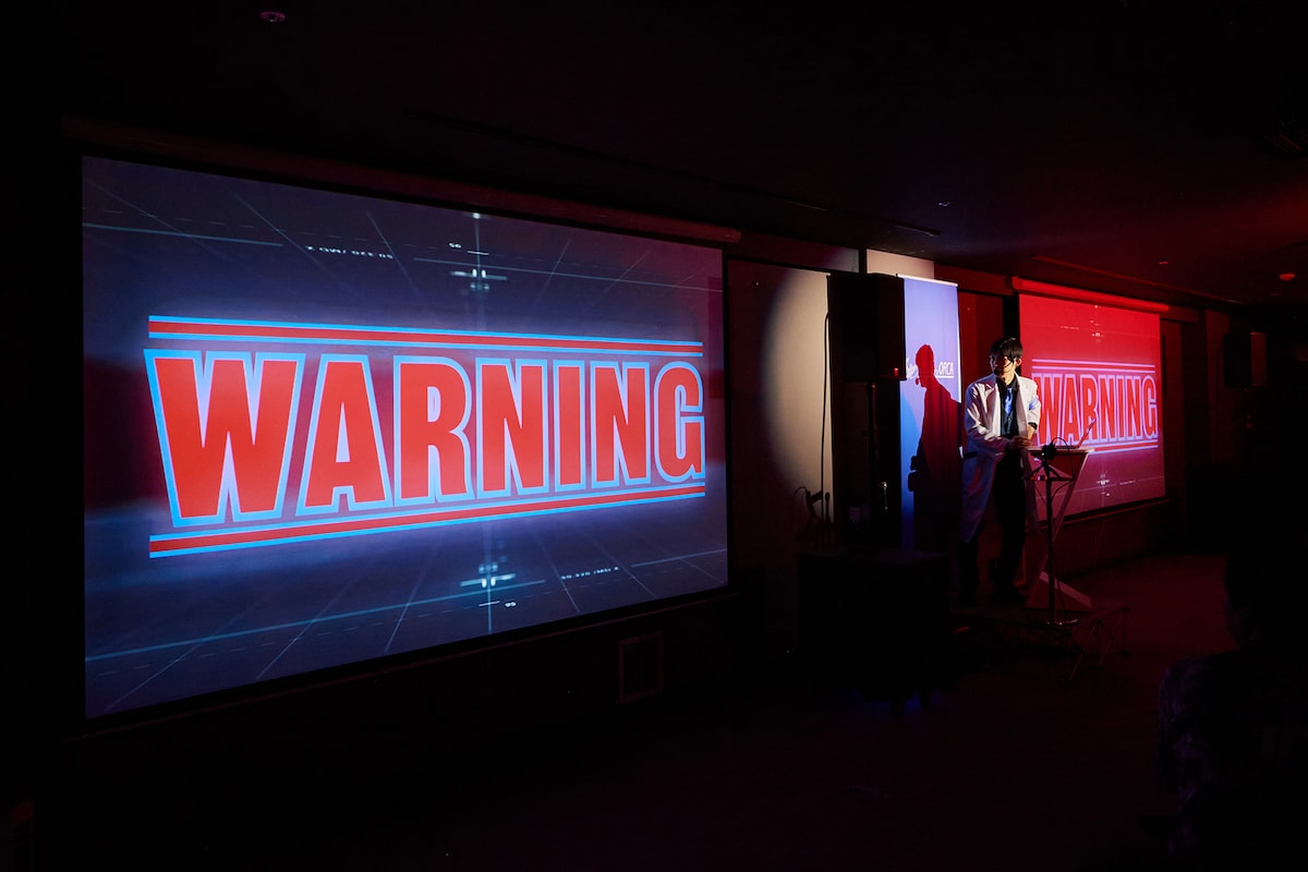 順調に進んでいるかに見えた実験中に警報音が。一体何が起きたのか……。