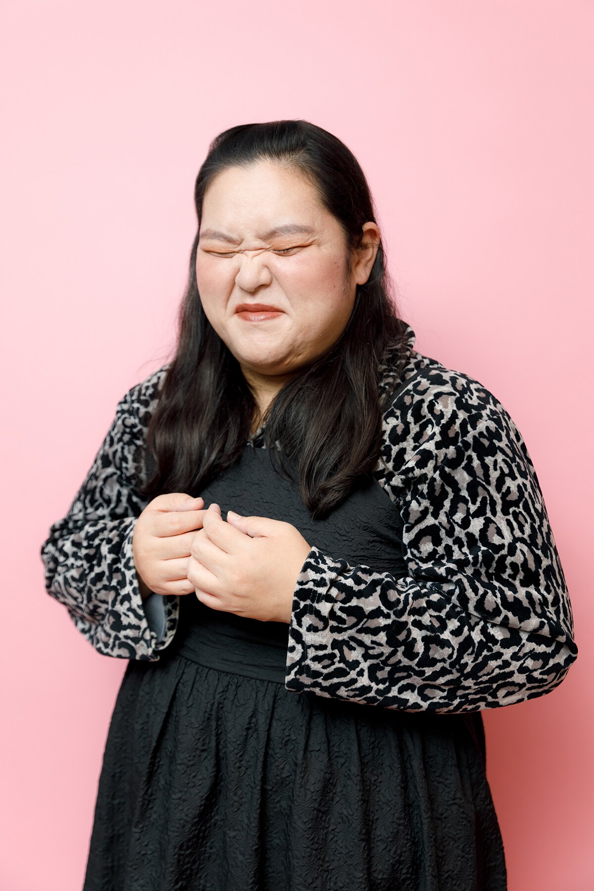 滝行ロケで体験した“極限状態”を思い出す田辺智加。