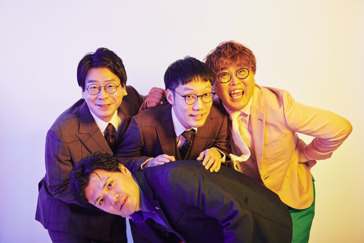 男性ブランコとマユリカ。