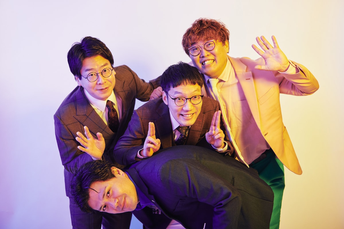 男性ブランコとマユリカ。