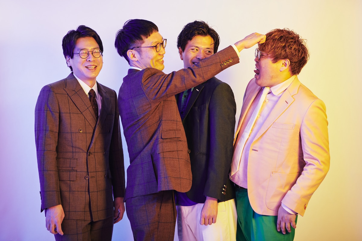 男性ブランコとマユリカ。