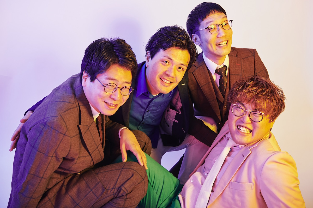 男性ブランコとマユリカ。