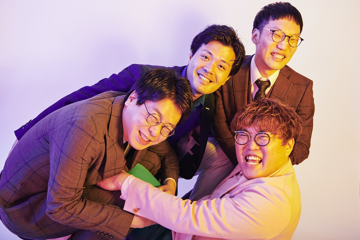 男性ブランコとマユリカ。