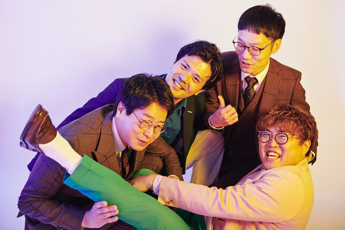 男性ブランコとマユリカ。