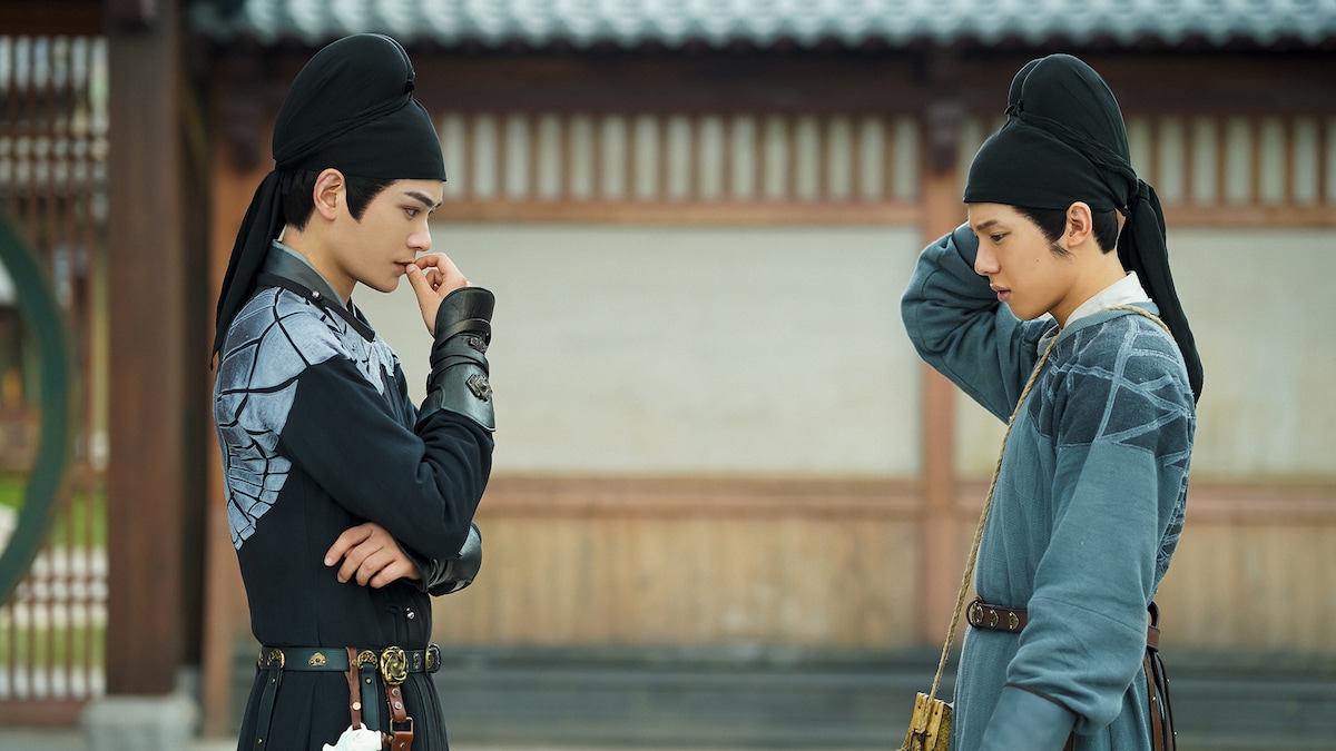 左からディン・ユーシー（丁禹兮）演じる李餅（りへい）、ジョウ・チー（周奇）演じる陳拾（ちんしゅう）