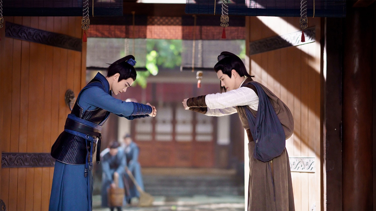 左からディン・ユーシー（丁禹兮）演じる李餅（りへい）、ウェイ・ジャーミン（魏哲鳴）演じる邱慶之（きゅうけいし）