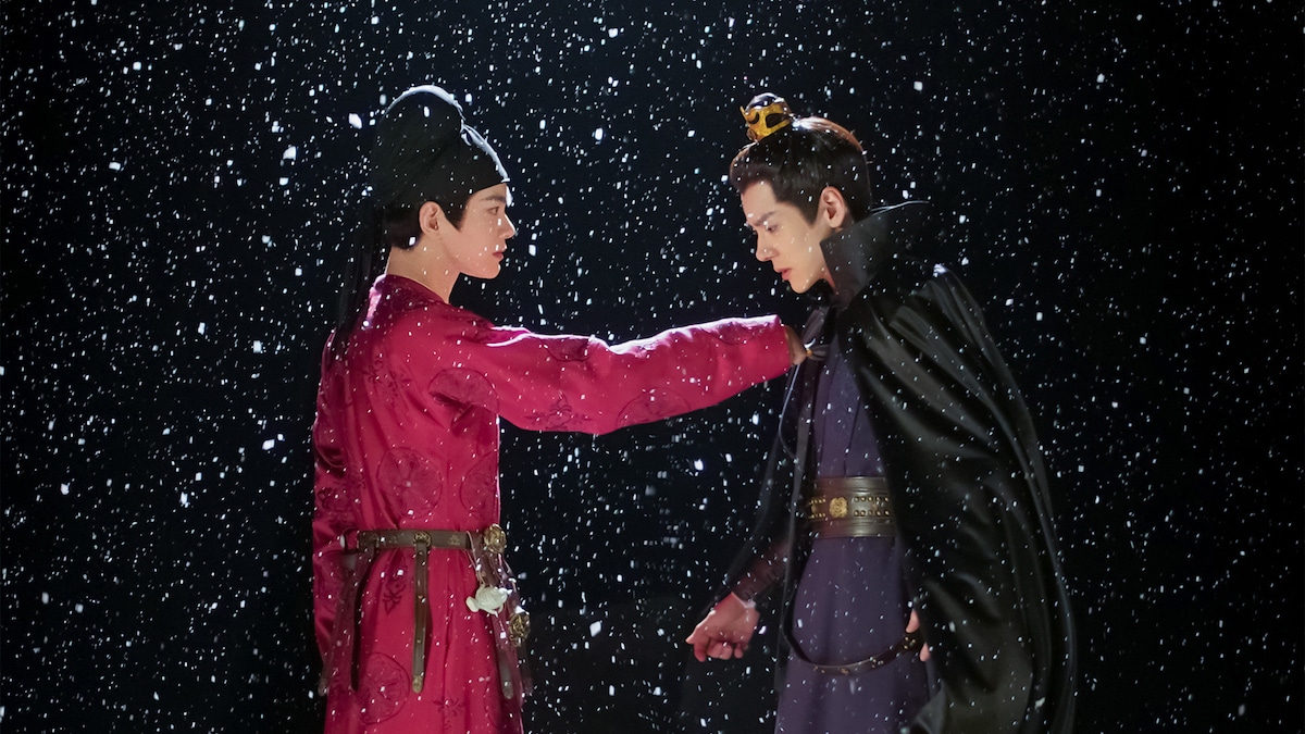 左からディン・ユーシー（丁禹兮）演じる李餅（りへい）、ウェイ・ジャーミン（魏哲鳴）演じる邱慶之（きゅうけいし）