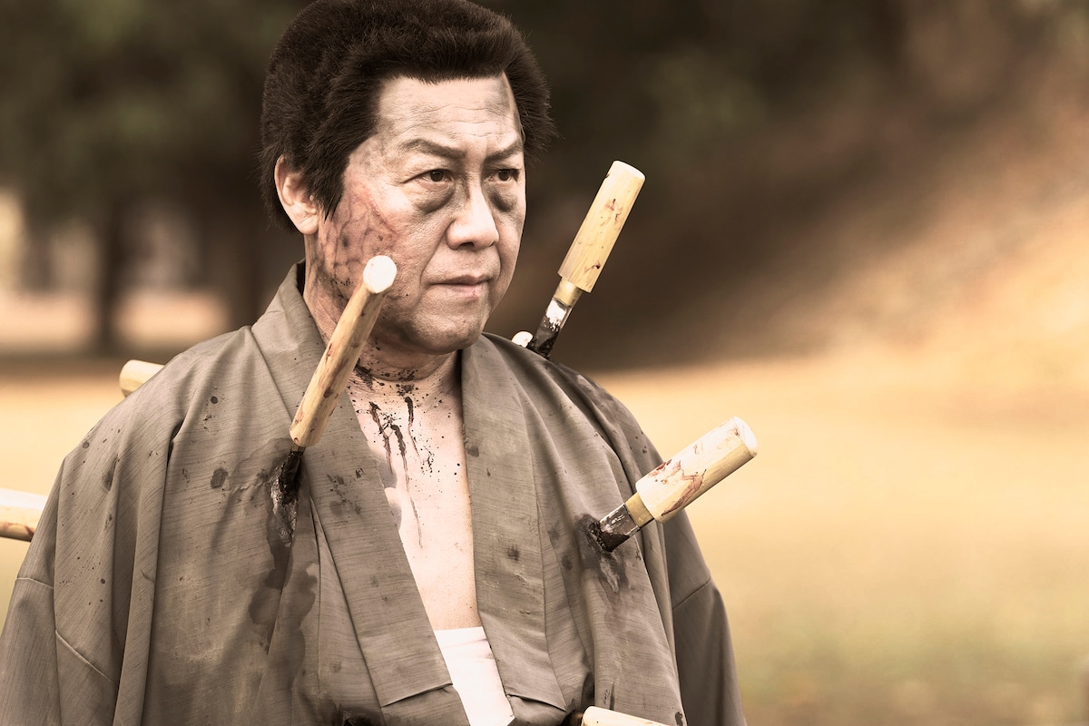 石橋凌演じるアニキ。