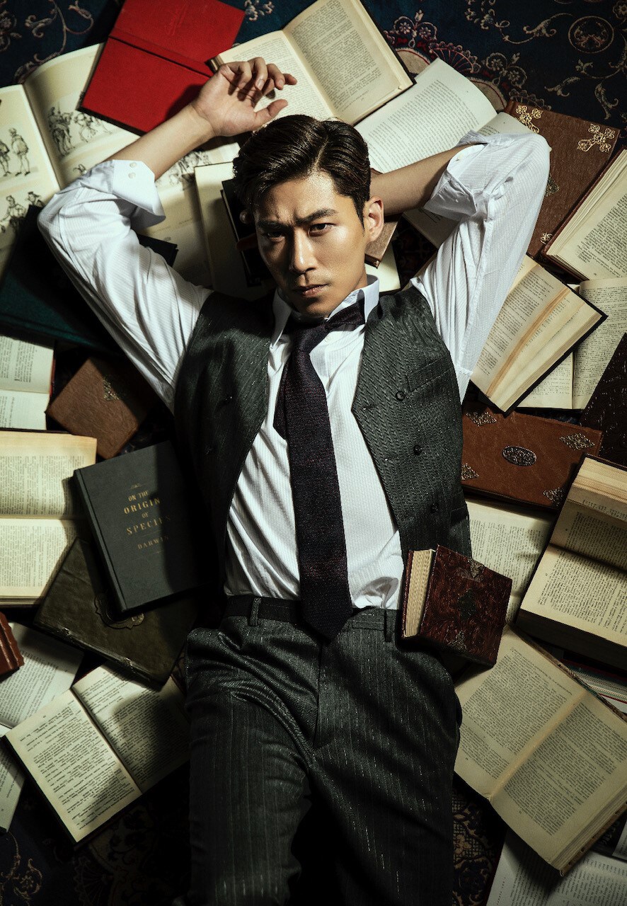 2018年・2019年公演でニース役を務めたパク・ウンソクのコンセプト写真。初演ではこのような“萌え”あふれるコンセプト写真が来場者プレゼントのしおりとして配布され、のちにファンたちの“お宝”アイテムに。（写真提供：SPAC［ソウル芸術団］）