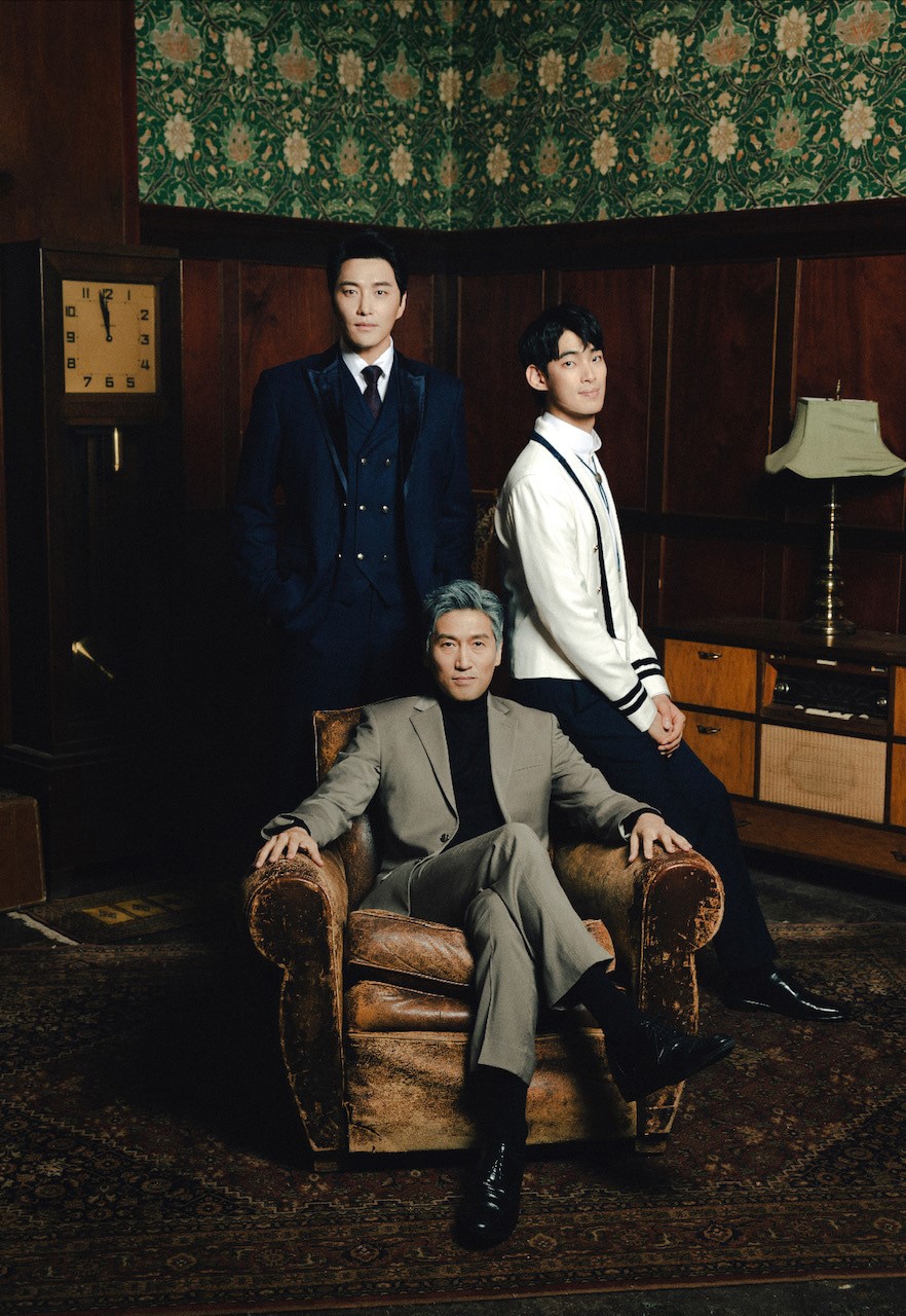 左から時計回りに、2021年公演でニース役を演じたミン・ウヒョク、ダーウィン役を演じたキム・ヨンハン、ラナー役を演じたチェ・インヒョン。（写真提供：SPAC［ソウル芸術団］）