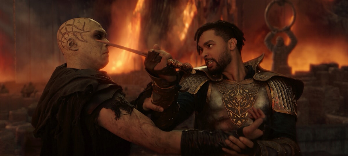 「ダンジョンズ&ドラゴンズ/アウトローたちの誇り」場面写真。レゲ=ジャン・ペイジ演じる聖騎士のゼンク(右)。