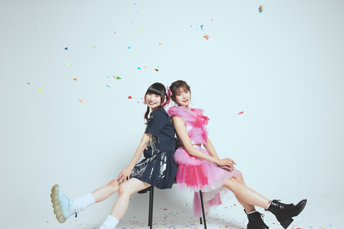 藤咲彩音（左）と星名美怜（右）。