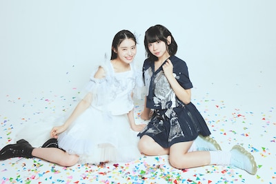 風見和香（左）と高咲陽菜（右）。