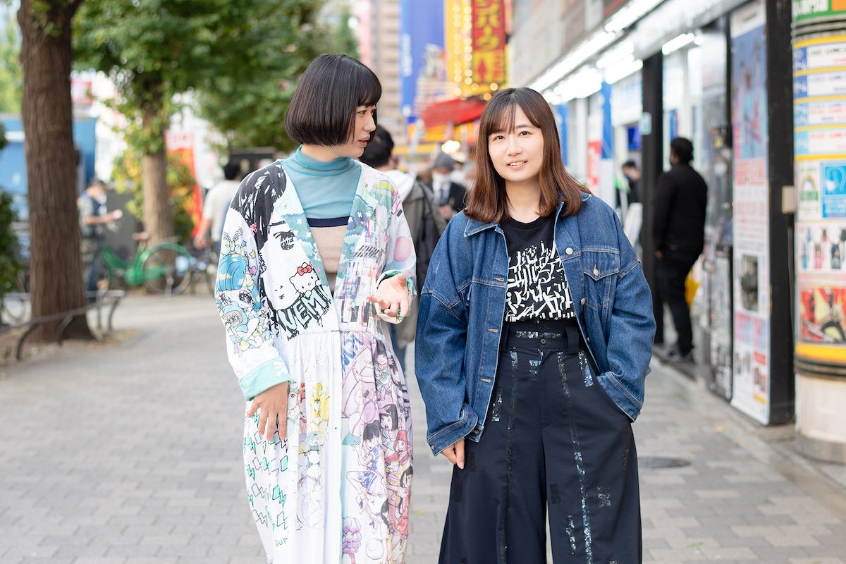 左から夢眠ねむ、もふくちゃん。