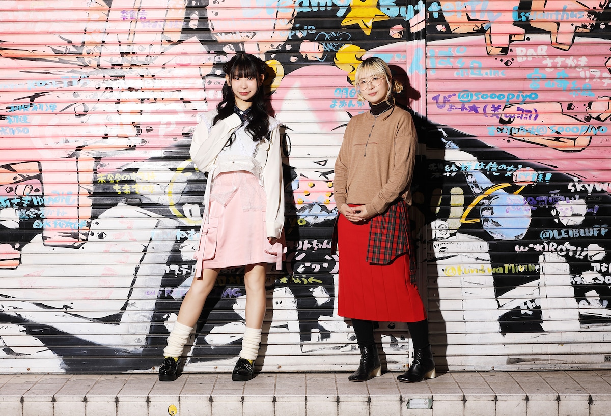 左から古川未鈴、もふくちゃん。