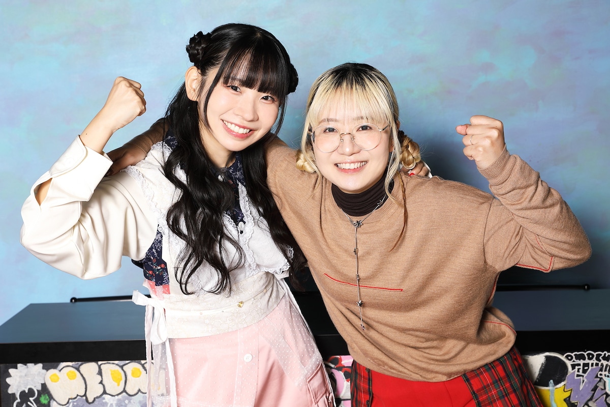 左から古川未鈴、もふくちゃん。