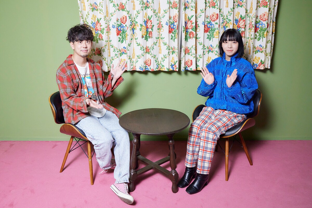 左から釜中健伍（DENIMS）、アユニ・D（BiSH）。