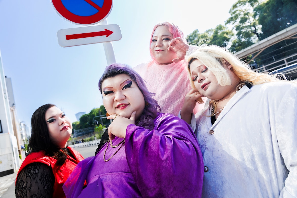 左からスイレン（G）、アサガオ（Vo）、サクラ（Dr）、スズラン（B）。