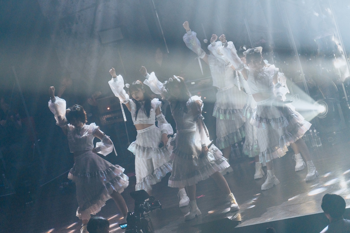 「Devil ANTHEM. ONE MAN LIVE『#でび夏霞演奏会2025』」の様子。（撮影：真島洸）