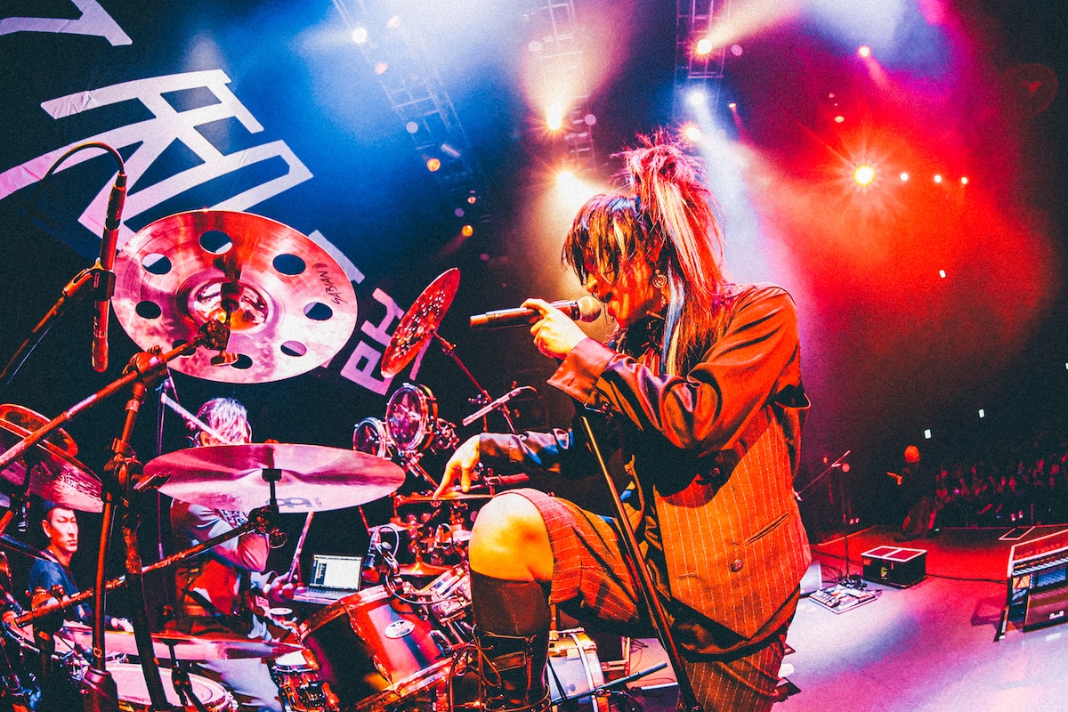 千秋(Vo)(撮影:西槇太一)