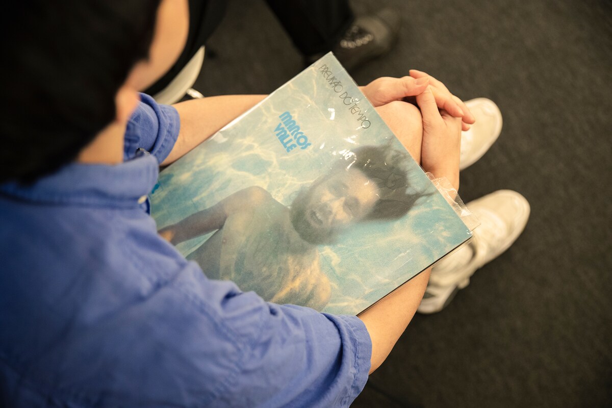 橋本が持参したマルコス・ヴァーリ「Previsao Do Tempo」のレコード。