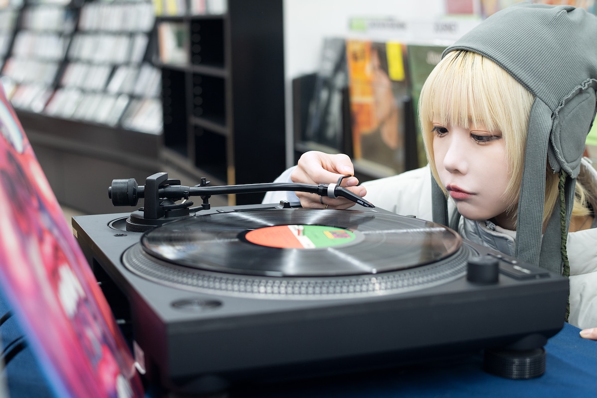 レコードに針を落とすあの。