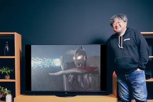 デジナタ連載 樋口真嗣がマイクロレンズ4K有機ELビエラで「シン・ウルトラマン」鑑賞「本来意図した色味をくっきり見せてくれる」