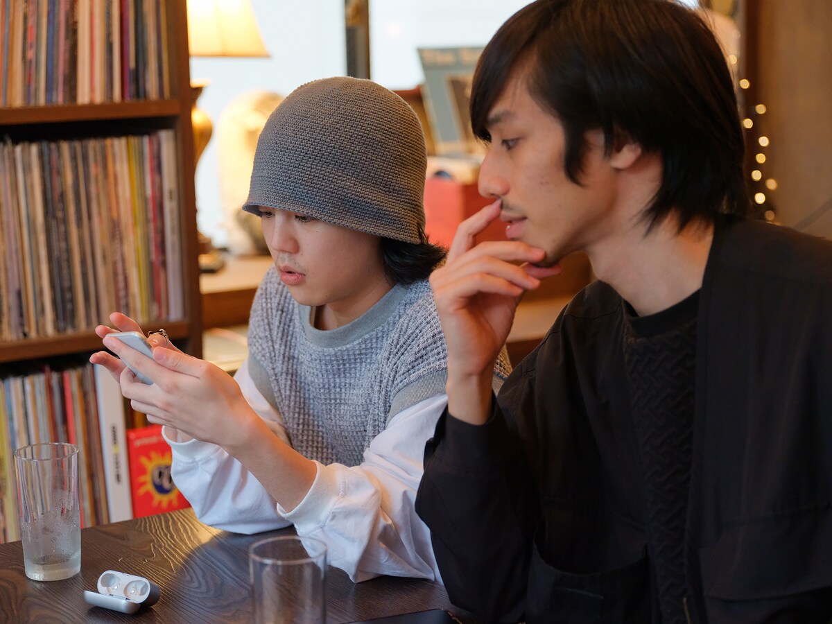 左から田中慧（B）、野元喬文（Dr）。