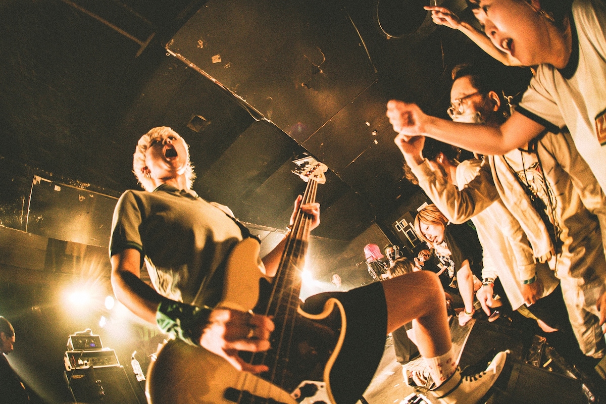 メイ子（B, Cho）（Photo by NAOTO IWABUCHI）