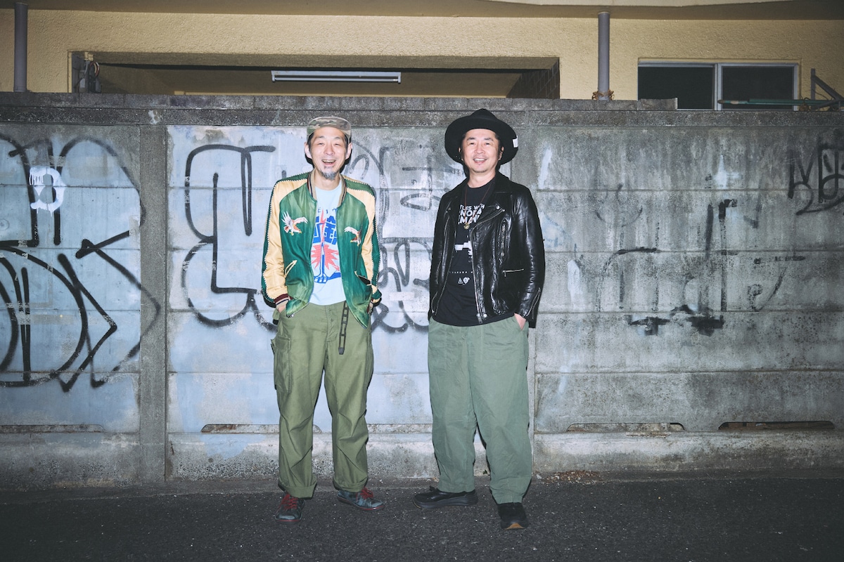 左から宮藤官九郎、増子直純。