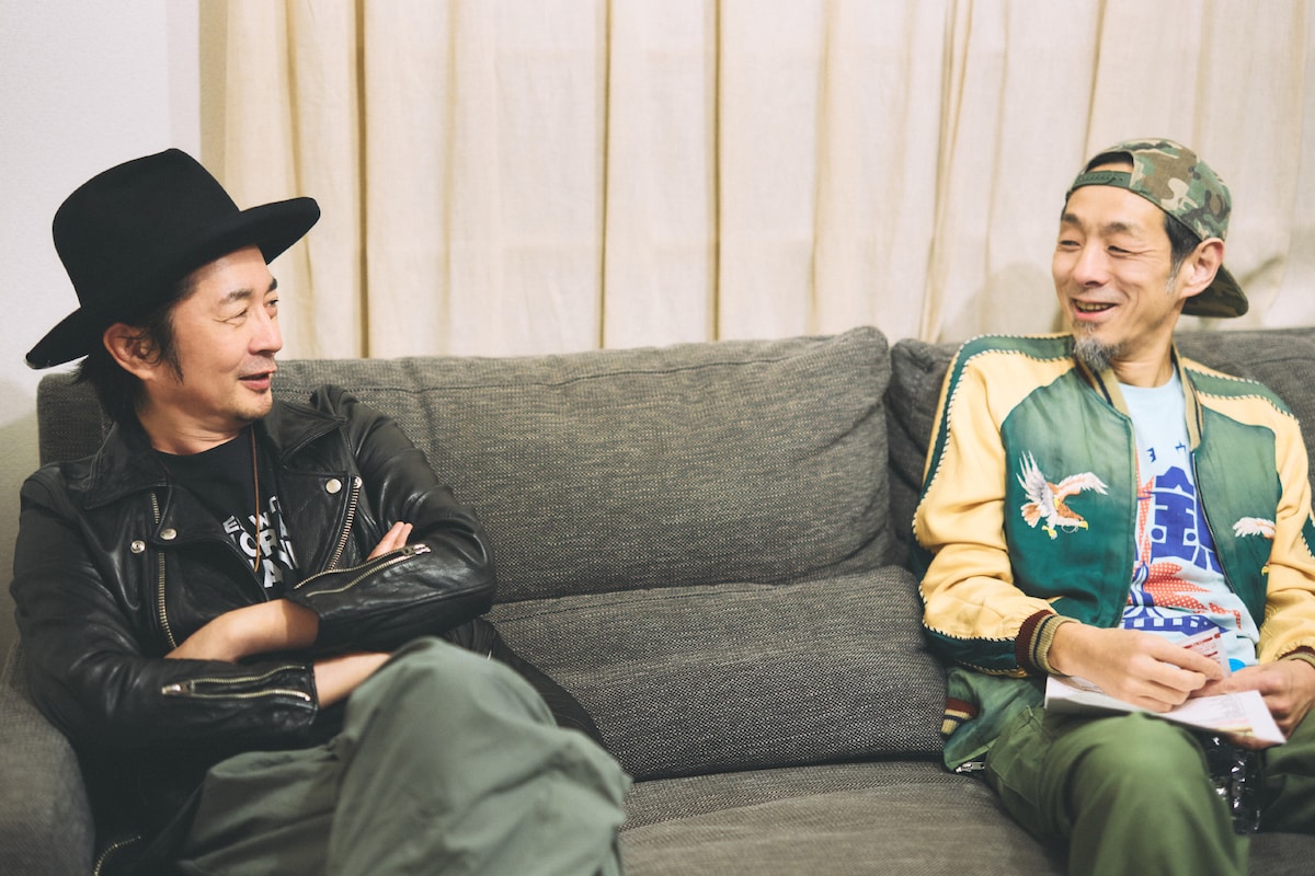 左から増子直純、宮藤官九郎。