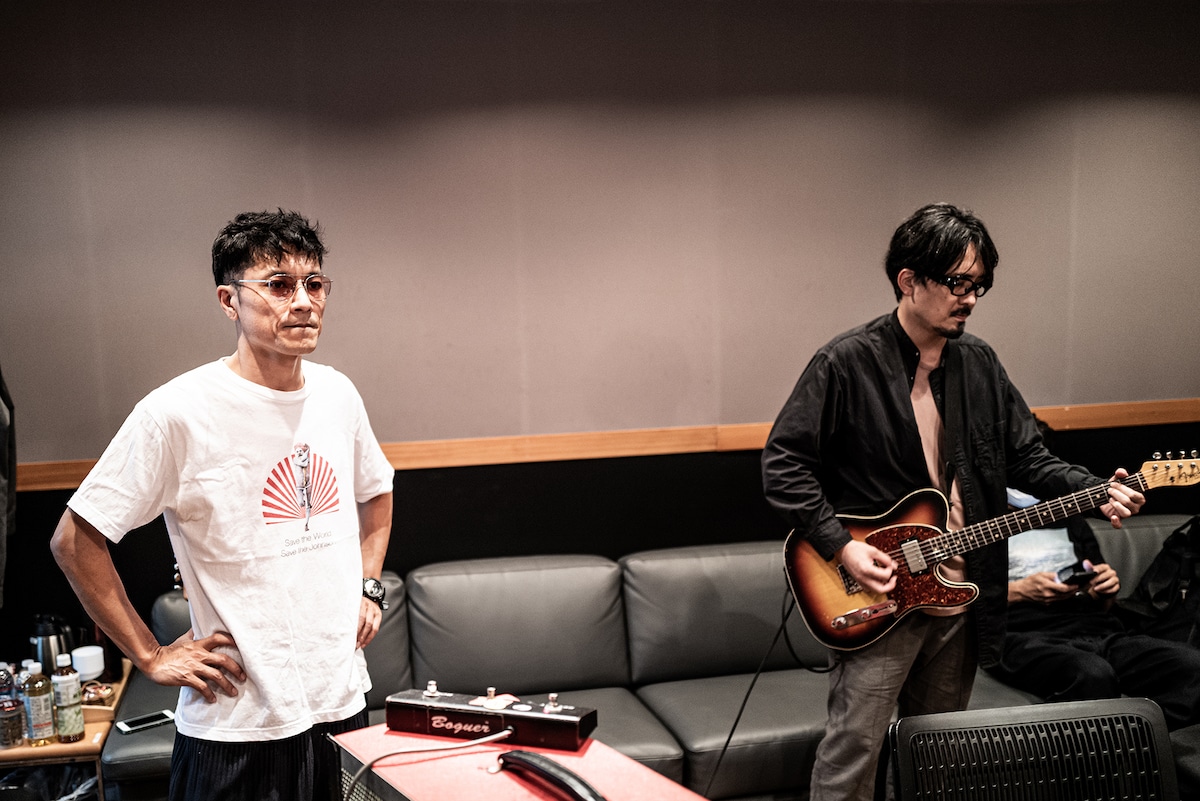 左からHayato Beat（Dr）、Yutaka Furukawa（Vo, G）。