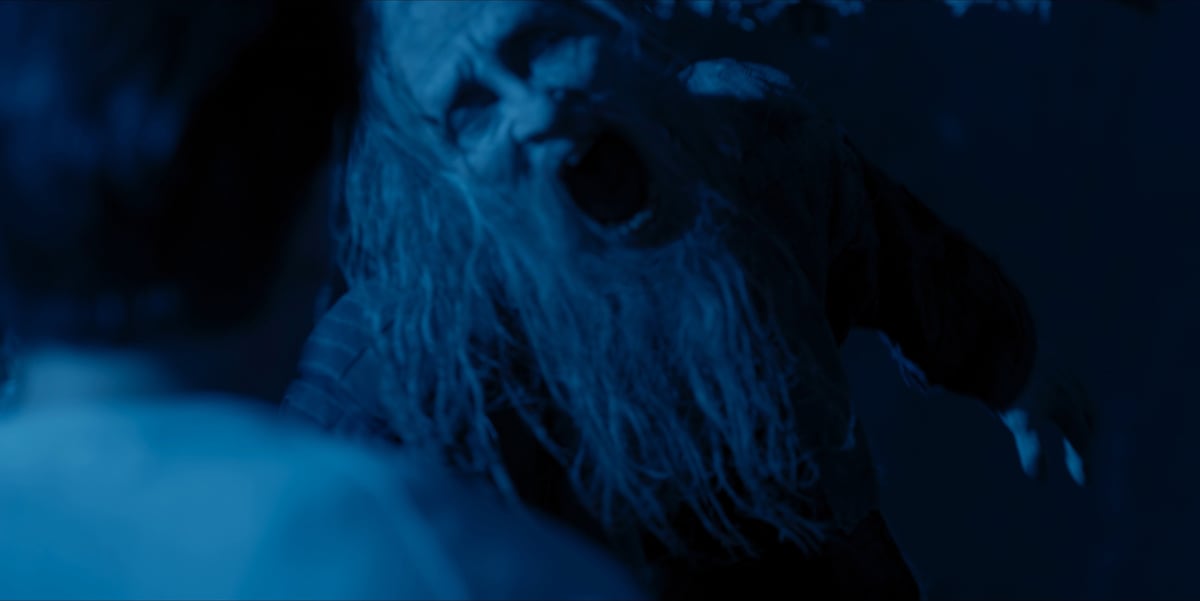 澤井一希演じる“あの人”。森に生息する凶暴な大男で、後藤家から崇められている。