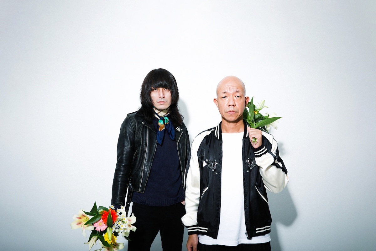 左から志磨遼平、小峠英二。